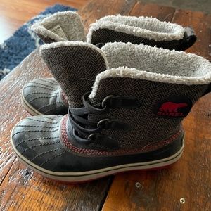 Sorel Short Snow Boots Size 6